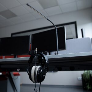 Gravity GHPHTC01B Desk-Mount Headphone Hanger – Black, Steel Clamp, Dual Cable Slots, Protective Plastic Tip