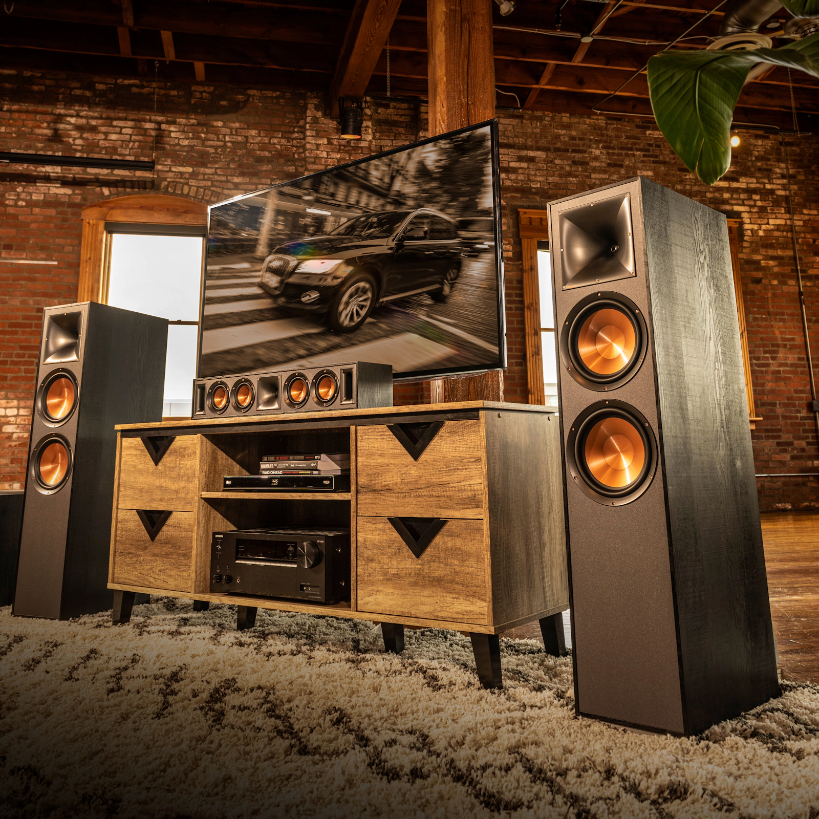 Klipsch R-820F Floorstanding Speaker – Dual 8" IMG Woofers, 1" LTS Tweeter, 97dB Sensitivity, 150W RMS Power