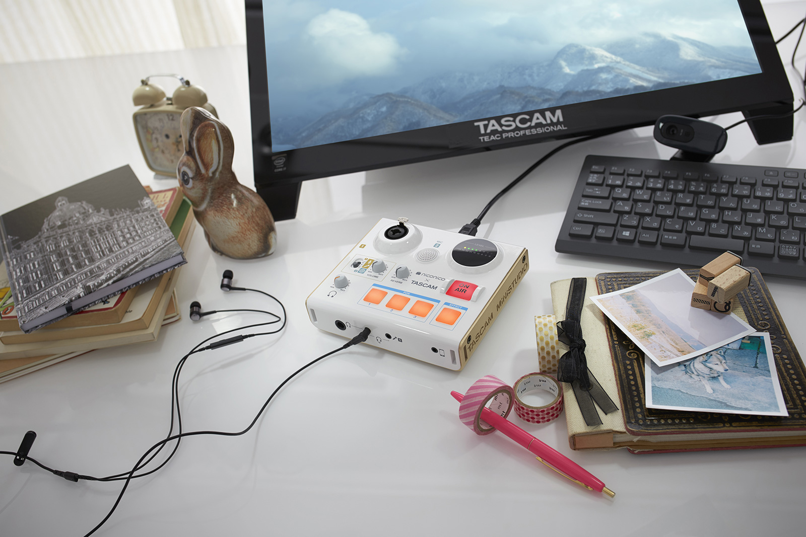 Tascam MiNiSTUDIO PERSONAL US-32 – 96kHz / 24-bit USB Audio Interface – All-in-One Streaming Station