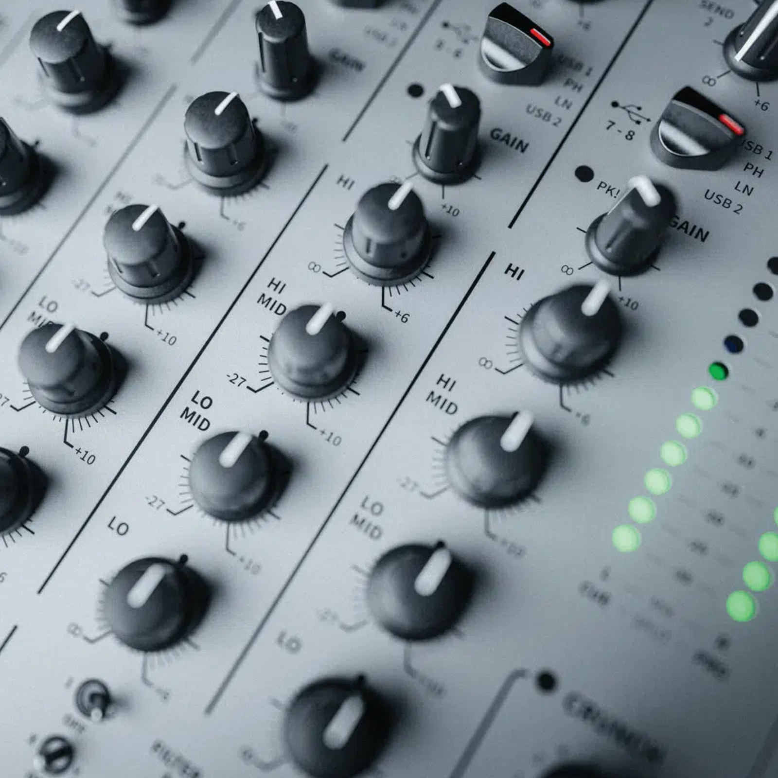 Allen & Heath Xone:96 – Professional 6+2 Channel Analog DJ Mixer with Dual 32-Bit USB Soundcards & Dual VCF Filters - Image 3